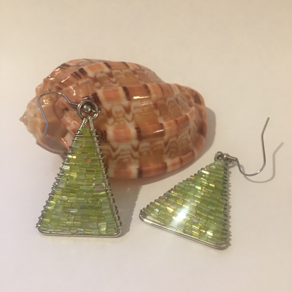 Triangular Peridot Green Bead Silver Earrings - image 2